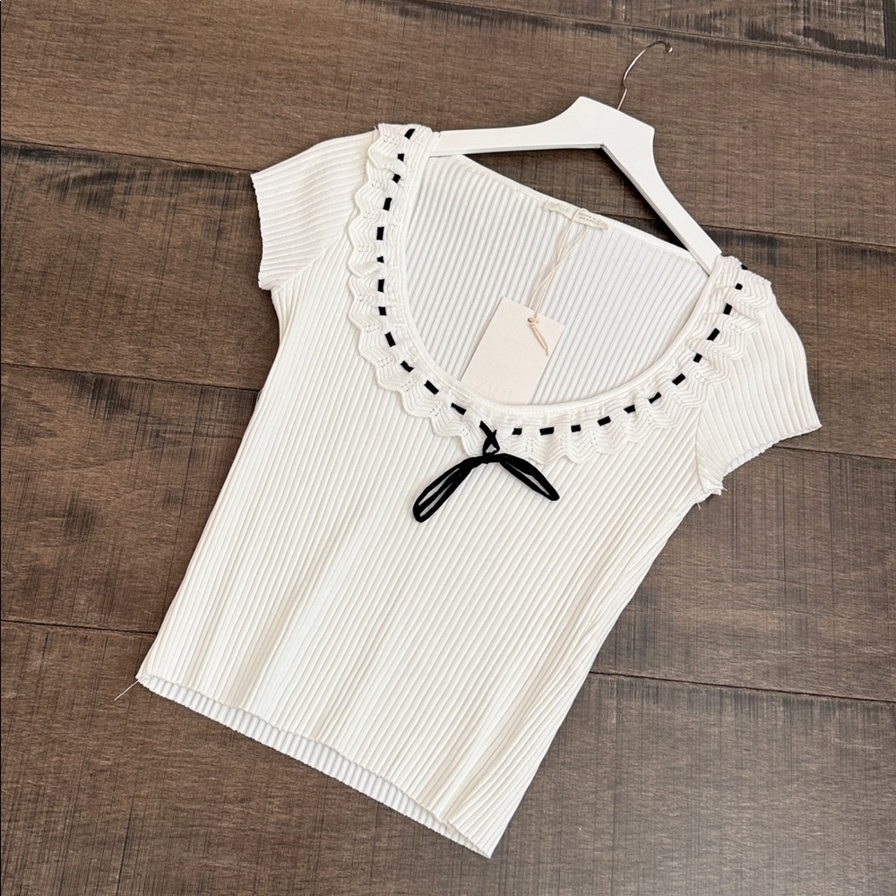 NWT ZARA WHITE TOPS SIZE M White Ribbed Knit Top with Black Accents